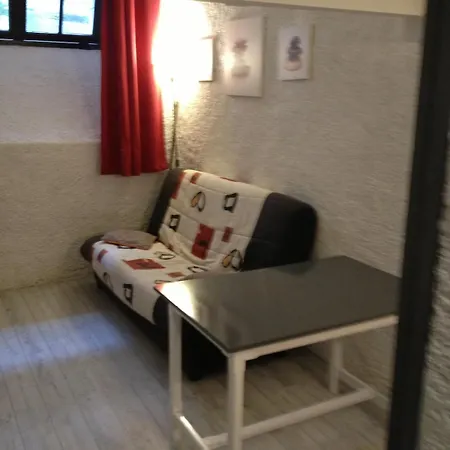 Petit En Plein Centre De *