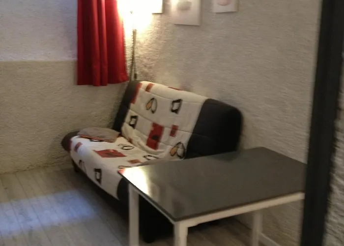 Petit En Plein Centre De *