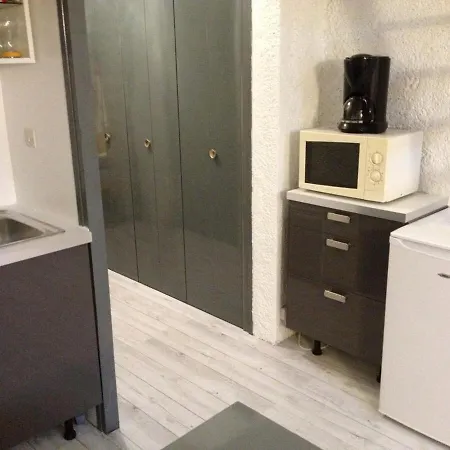 Petit En Plein Centre De *